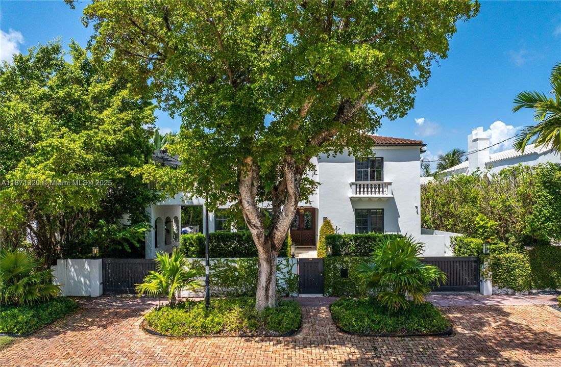 出租: $35,000 (6 贝兹, 5 浴室, 4351 平方英尺)