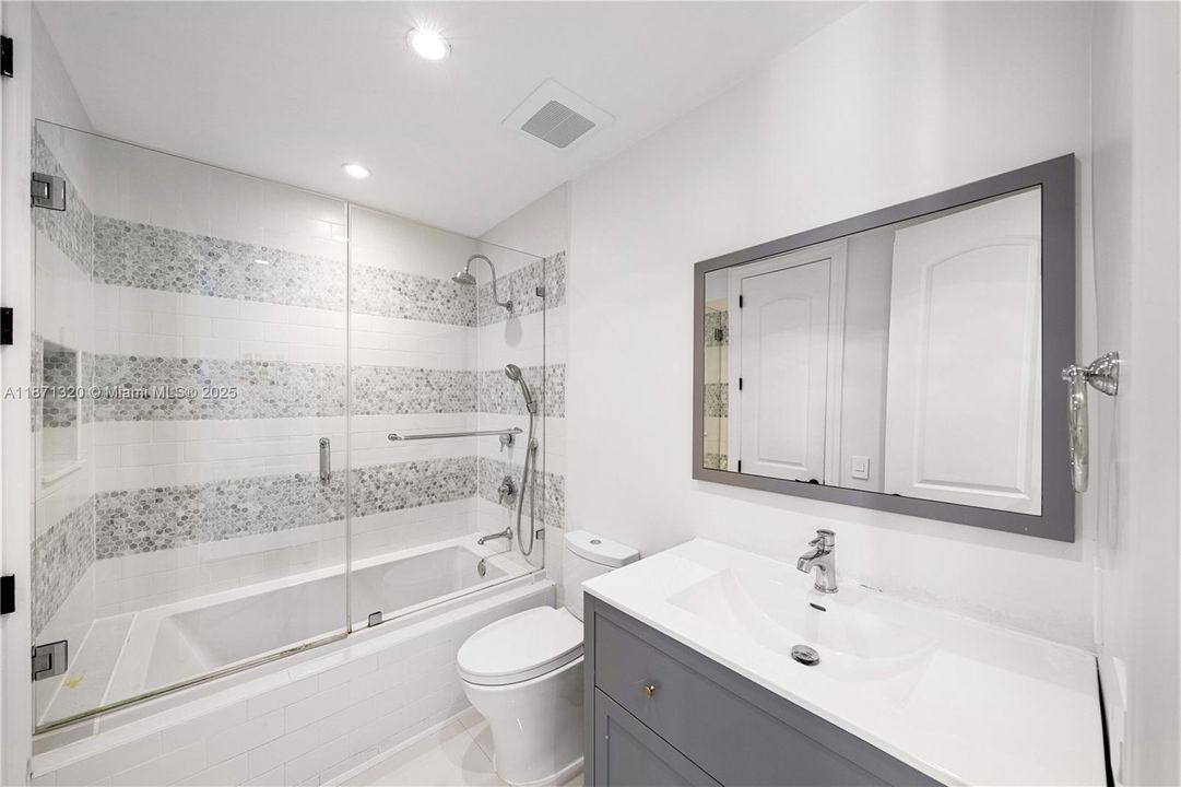 出租: $35,000 (6 贝兹, 5 浴室, 4351 平方英尺)