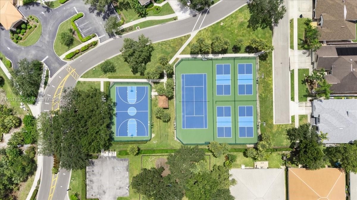 For Sale: $899,000 (4 beds, 3 baths, 3120 Square Feet)