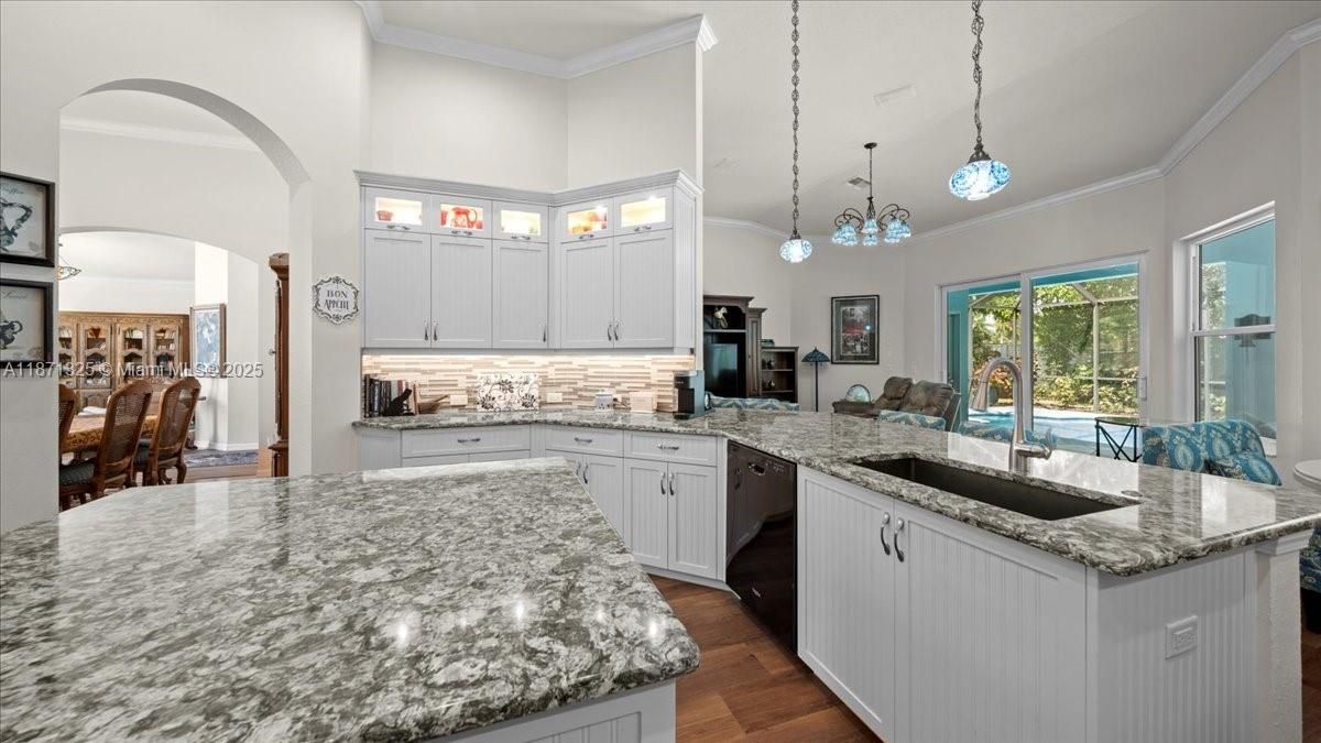 For Sale: $899,000 (4 beds, 3 baths, 3120 Square Feet)