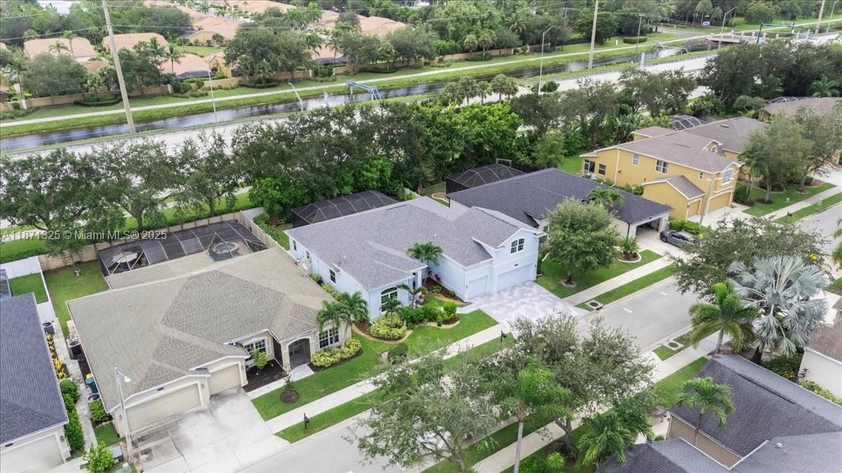 For Sale: $899,000 (4 beds, 3 baths, 3120 Square Feet)