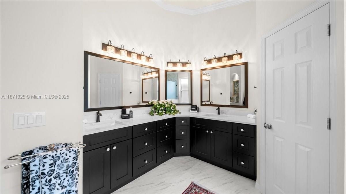 For Sale: $899,000 (4 beds, 3 baths, 3120 Square Feet)