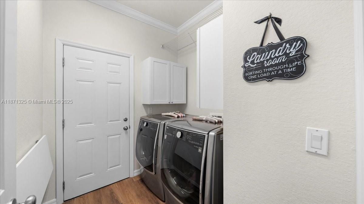 For Sale: $899,000 (4 beds, 3 baths, 3120 Square Feet)