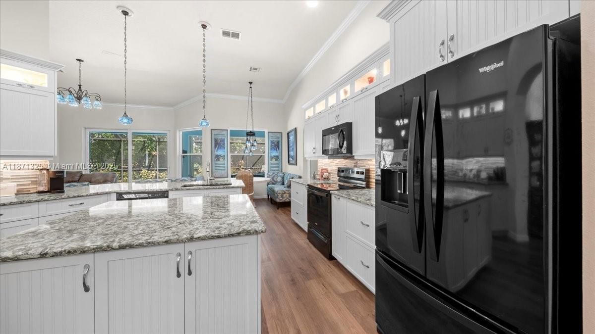 For Sale: $899,000 (4 beds, 3 baths, 3120 Square Feet)