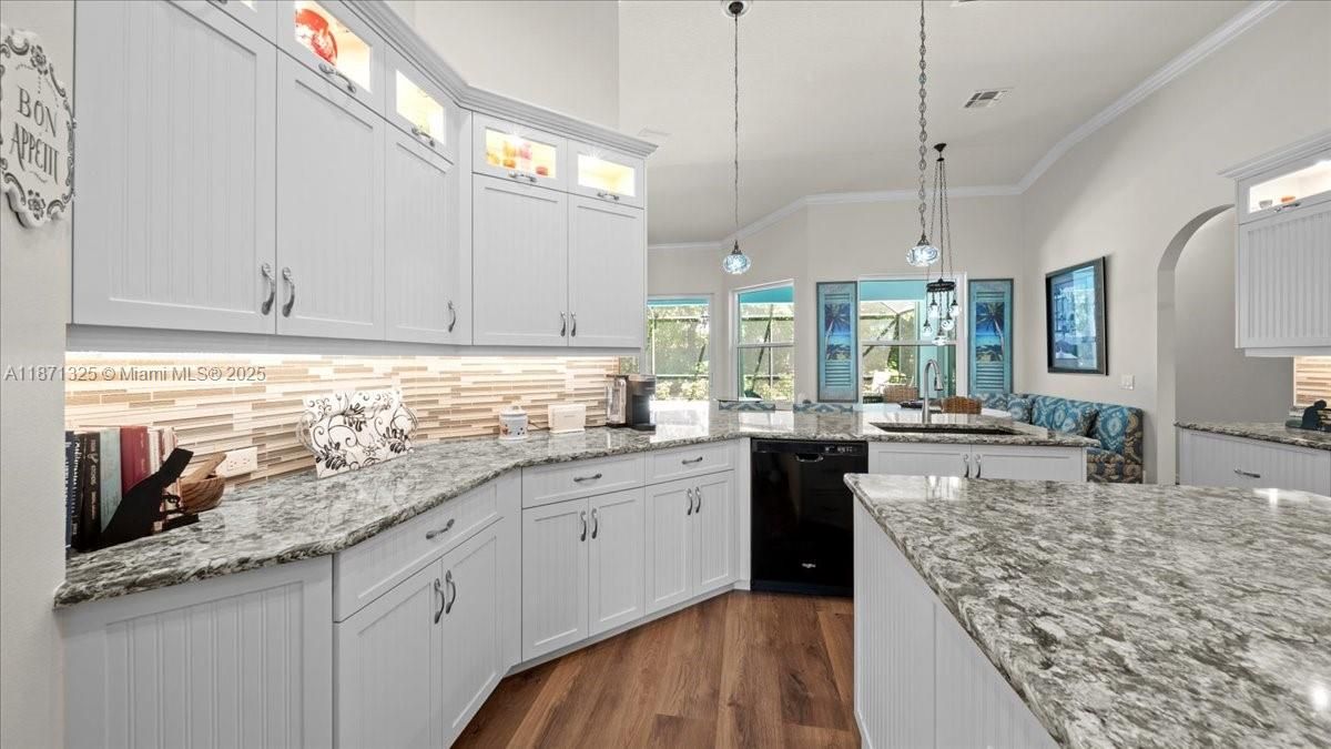 For Sale: $899,000 (4 beds, 3 baths, 3120 Square Feet)