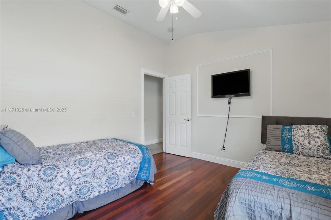 Recently Rented: $3,500 (5 beds, 3 baths, 2801 Square Feet)