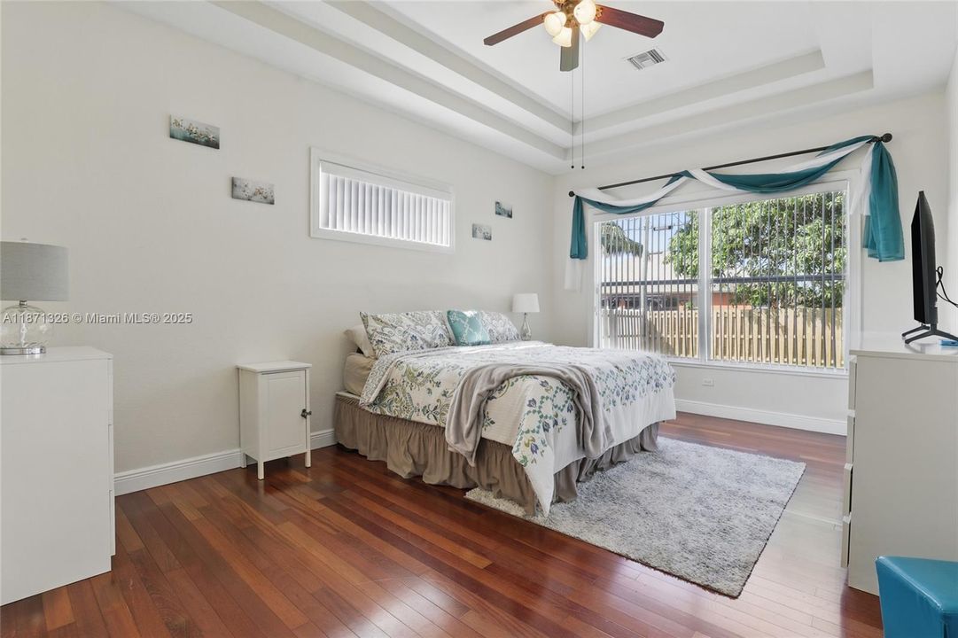 Recently Rented: $3,500 (5 beds, 3 baths, 2801 Square Feet)