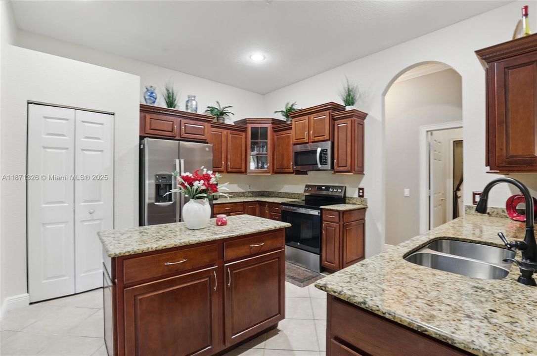 Recently Rented: $3,500 (5 beds, 3 baths, 2801 Square Feet)