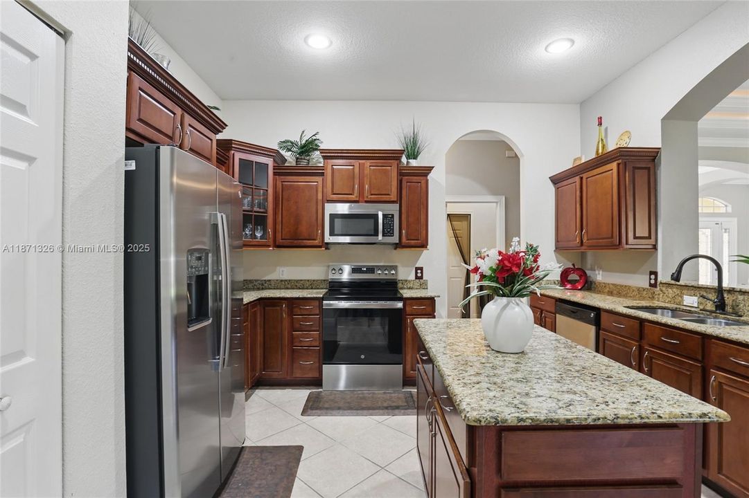 Recently Rented: $3,500 (5 beds, 3 baths, 2801 Square Feet)