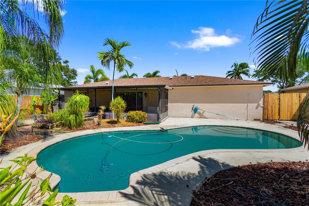 最近售出: $529,000 (3 贝兹, 2 浴室, 1144 平方英尺)