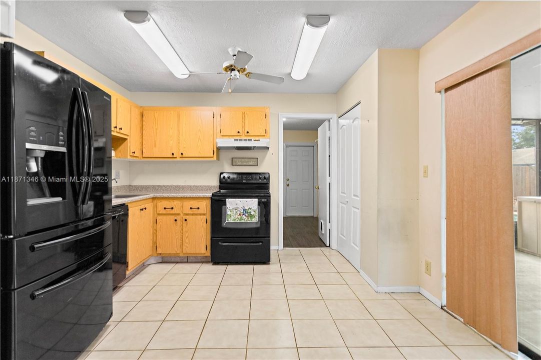 最近售出: $529,000 (3 贝兹, 2 浴室, 1144 平方英尺)