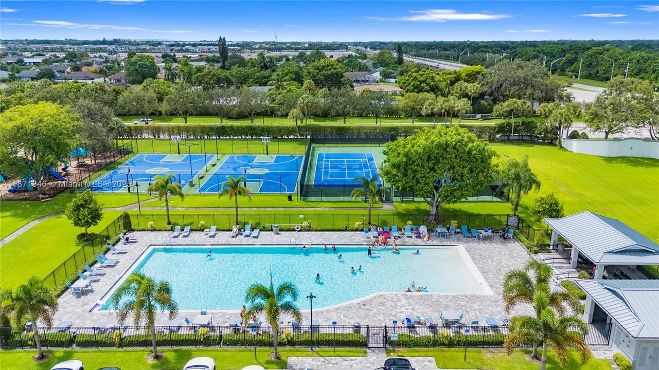 最近售出: $529,000 (3 贝兹, 2 浴室, 1144 平方英尺)