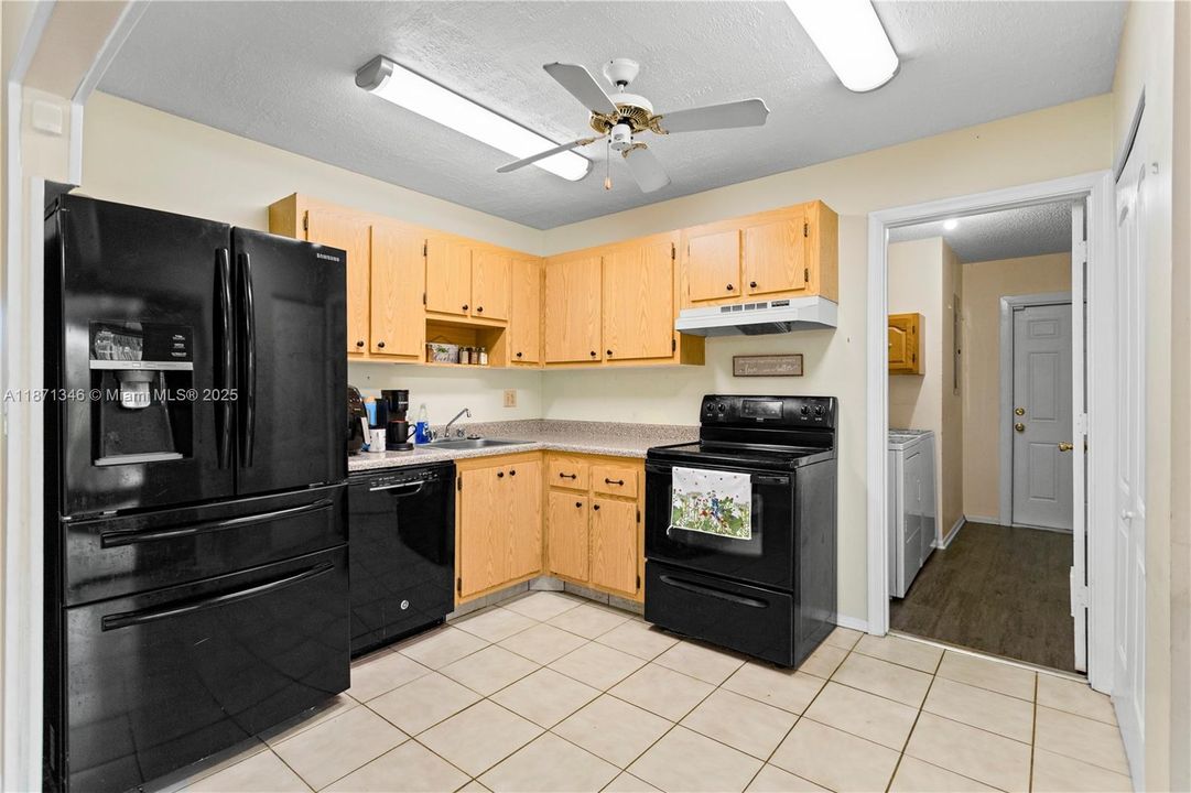 最近售出: $529,000 (3 贝兹, 2 浴室, 1144 平方英尺)