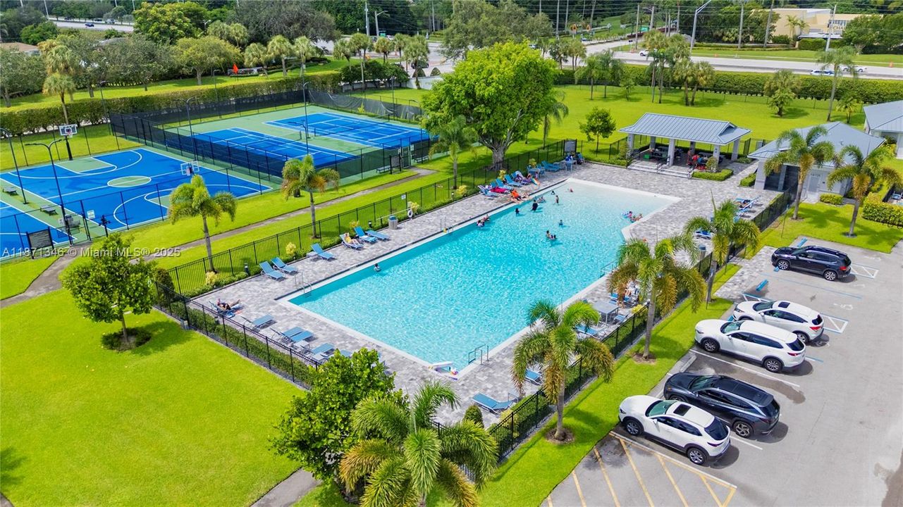 最近售出: $529,000 (3 贝兹, 2 浴室, 1144 平方英尺)