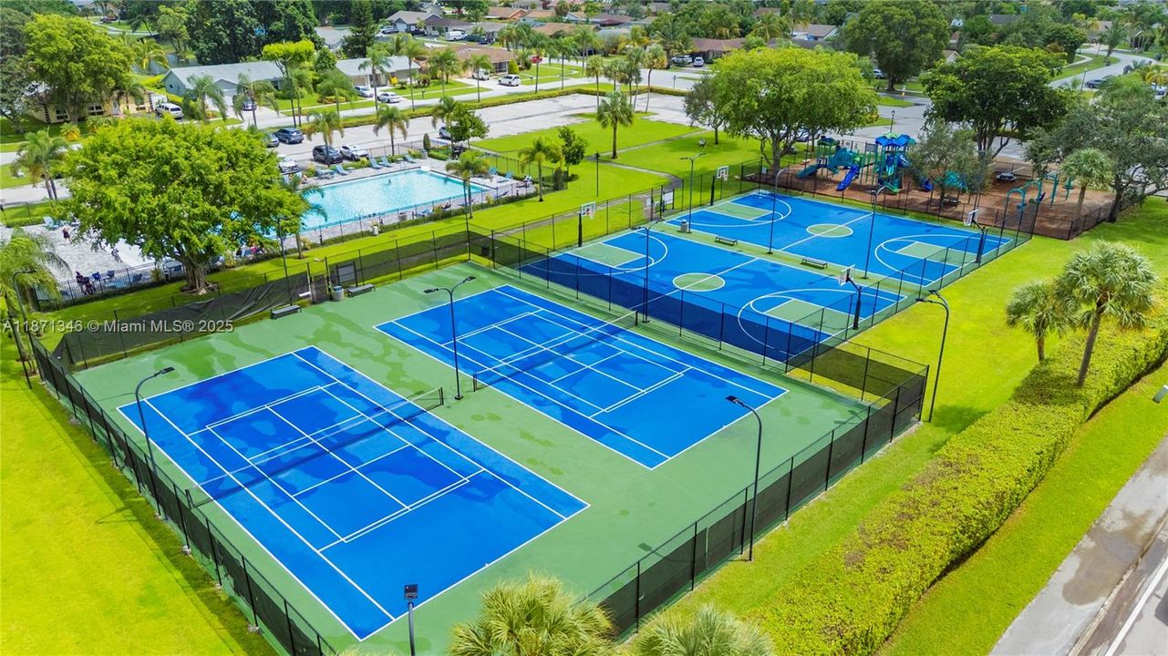 最近售出: $529,000 (3 贝兹, 2 浴室, 1144 平方英尺)