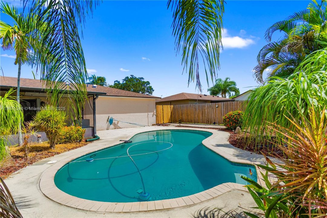 最近售出: $529,000 (3 贝兹, 2 浴室, 1144 平方英尺)