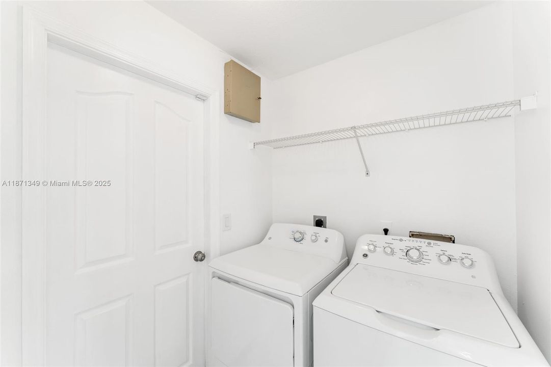 For Rent: $2,900 (3 beds, 2 baths, 1559 Square Feet)