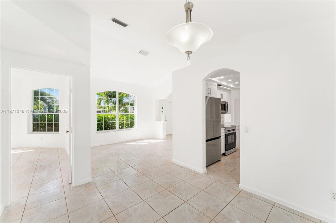 For Rent: $2,900 (3 beds, 2 baths, 1559 Square Feet)