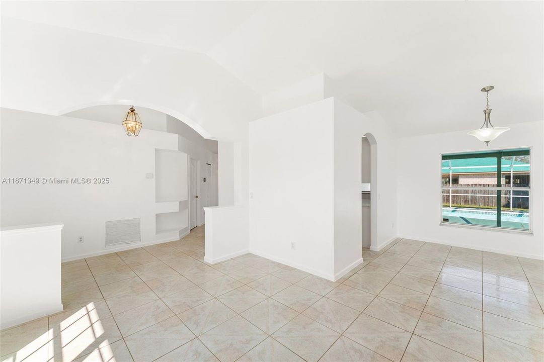 For Rent: $2,900 (3 beds, 2 baths, 1559 Square Feet)