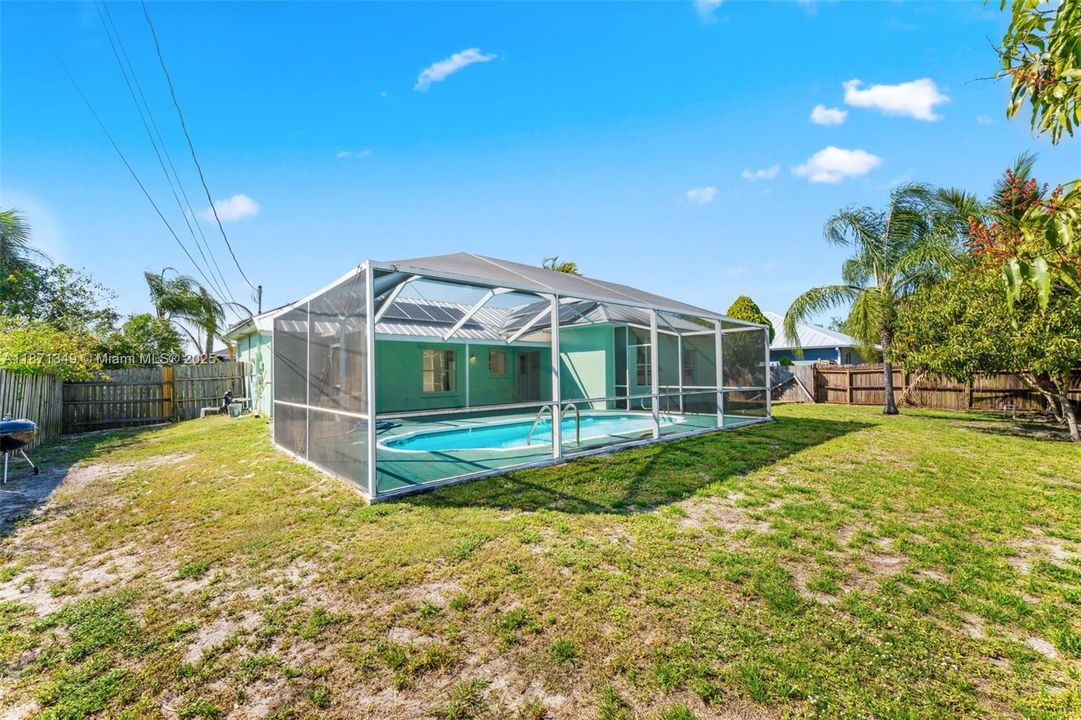 For Rent: $2,900 (3 beds, 2 baths, 1559 Square Feet)