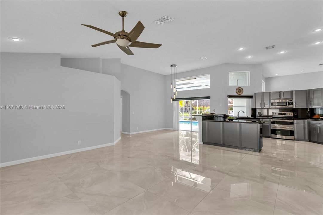 Recently Rented: $5,499 (4 beds, 2 baths, 2659 Square Feet)