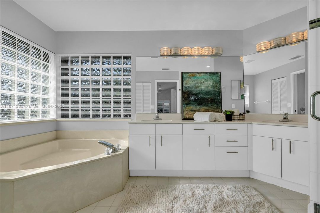 Recently Rented: $5,499 (4 beds, 2 baths, 2659 Square Feet)