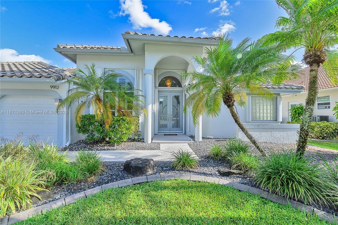 Recently Rented: $5,499 (4 beds, 2 baths, 2659 Square Feet)