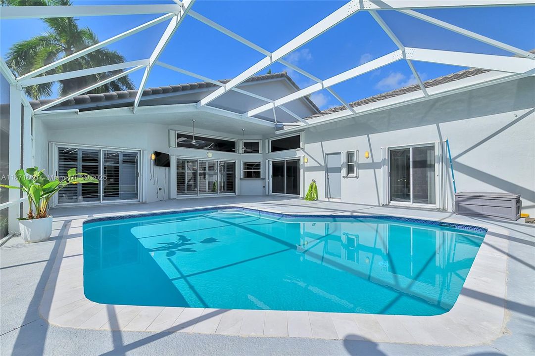 Recently Rented: $5,499 (4 beds, 2 baths, 2659 Square Feet)