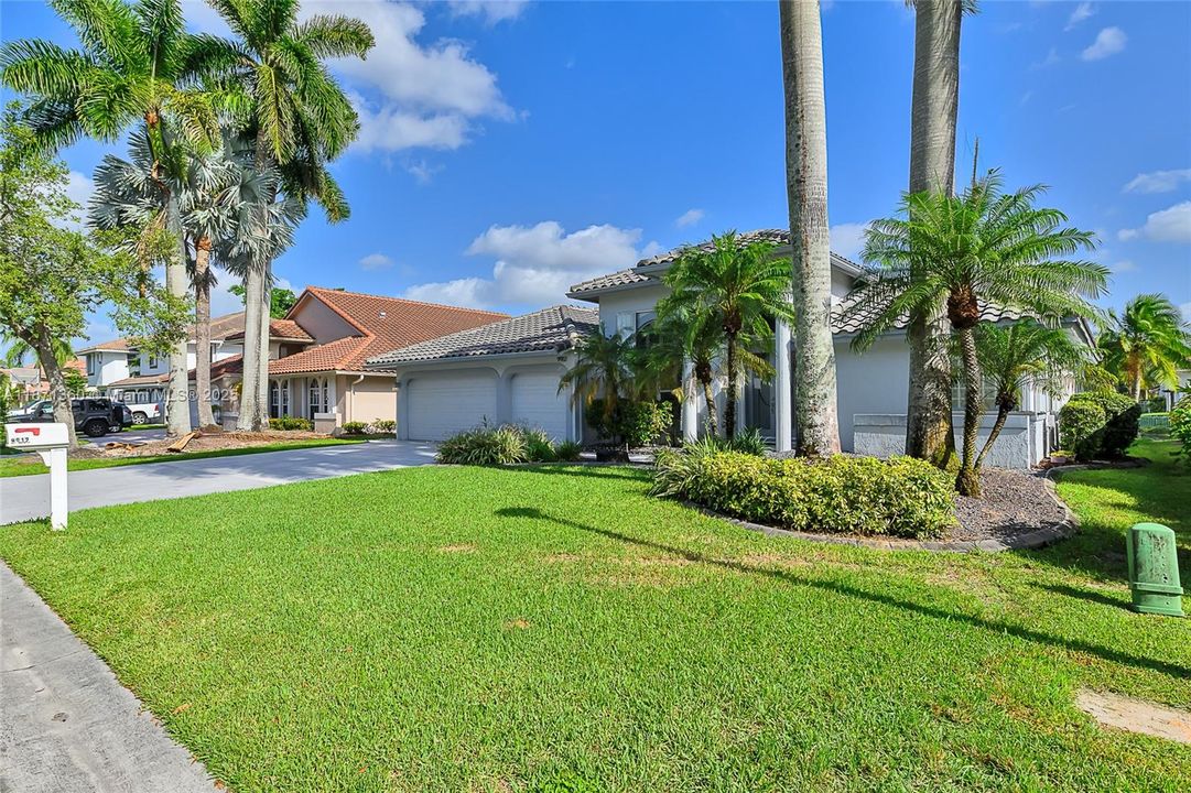 Recently Rented: $5,499 (4 beds, 2 baths, 2659 Square Feet)