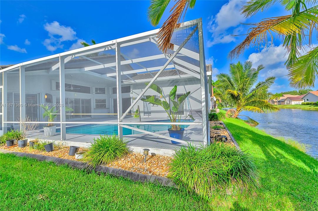 Recently Rented: $5,499 (4 beds, 2 baths, 2659 Square Feet)