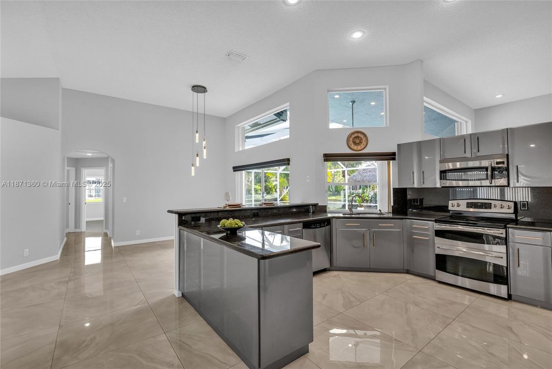 Recently Rented: $5,499 (4 beds, 2 baths, 2659 Square Feet)