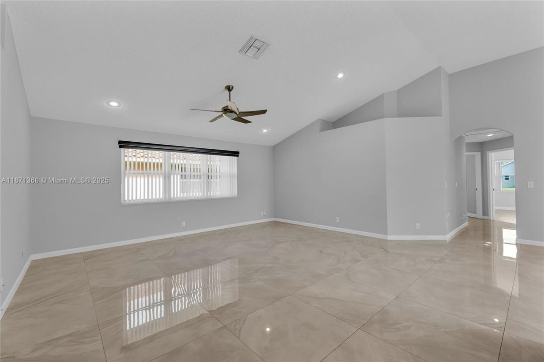 Recently Rented: $5,499 (4 beds, 2 baths, 2659 Square Feet)