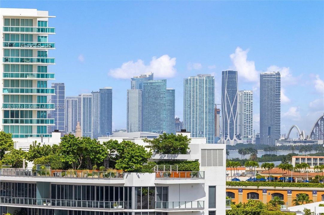 待售: $4,250,000 (2 贝兹, 2 浴室, 1698 平方英尺)