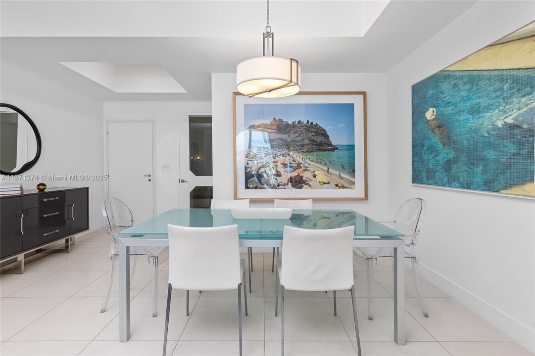 待售: $4,250,000 (2 贝兹, 2 浴室, 1698 平方英尺)