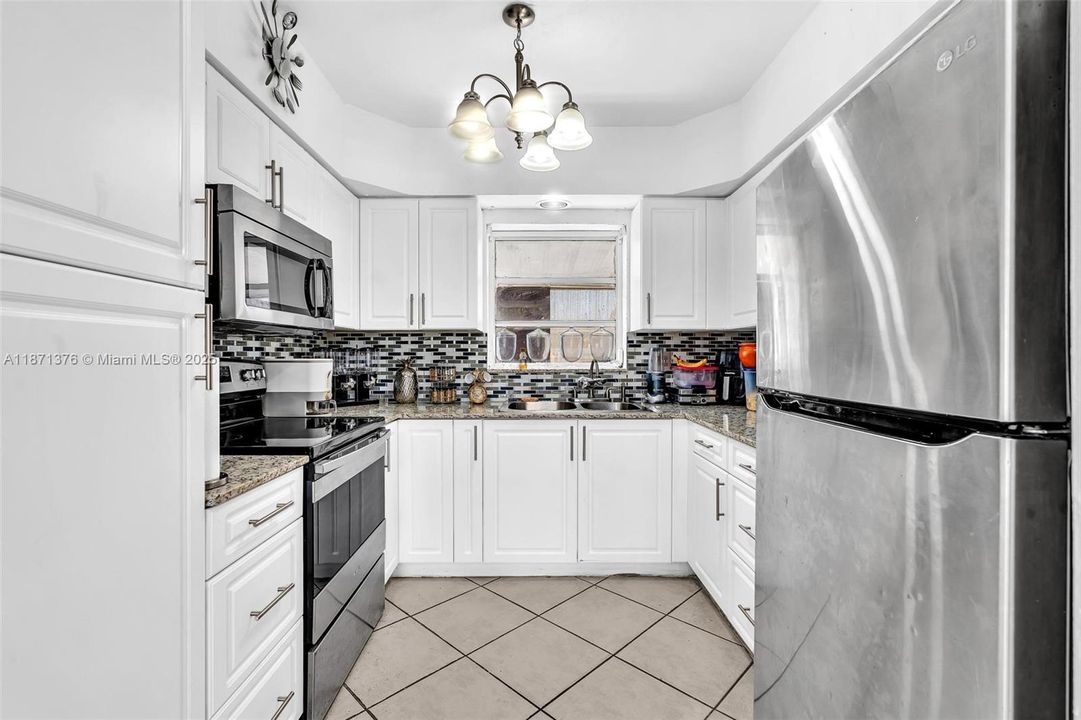 Под контрактом: $579,997 (3 спален, 2 ванн, 1124 Квадратных фут)