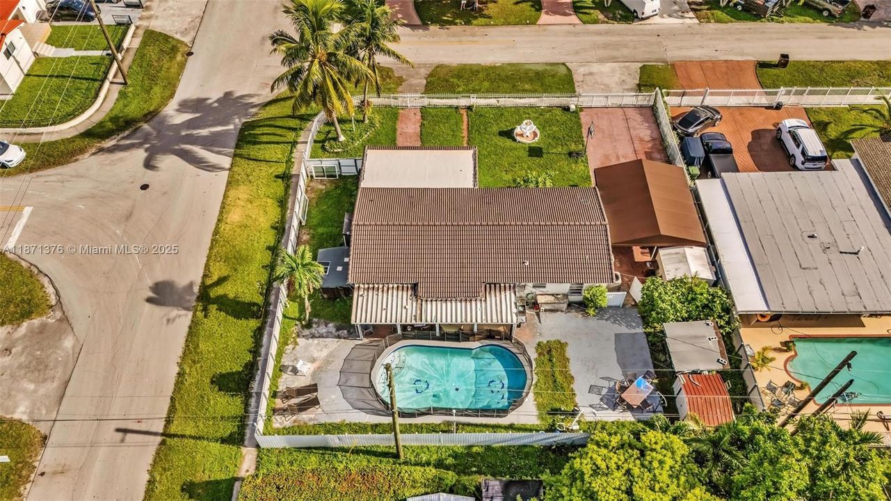 Под контрактом: $579,997 (3 спален, 2 ванн, 1124 Квадратных фут)