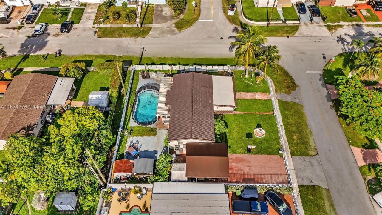 Под контрактом: $579,997 (3 спален, 2 ванн, 1124 Квадратных фут)