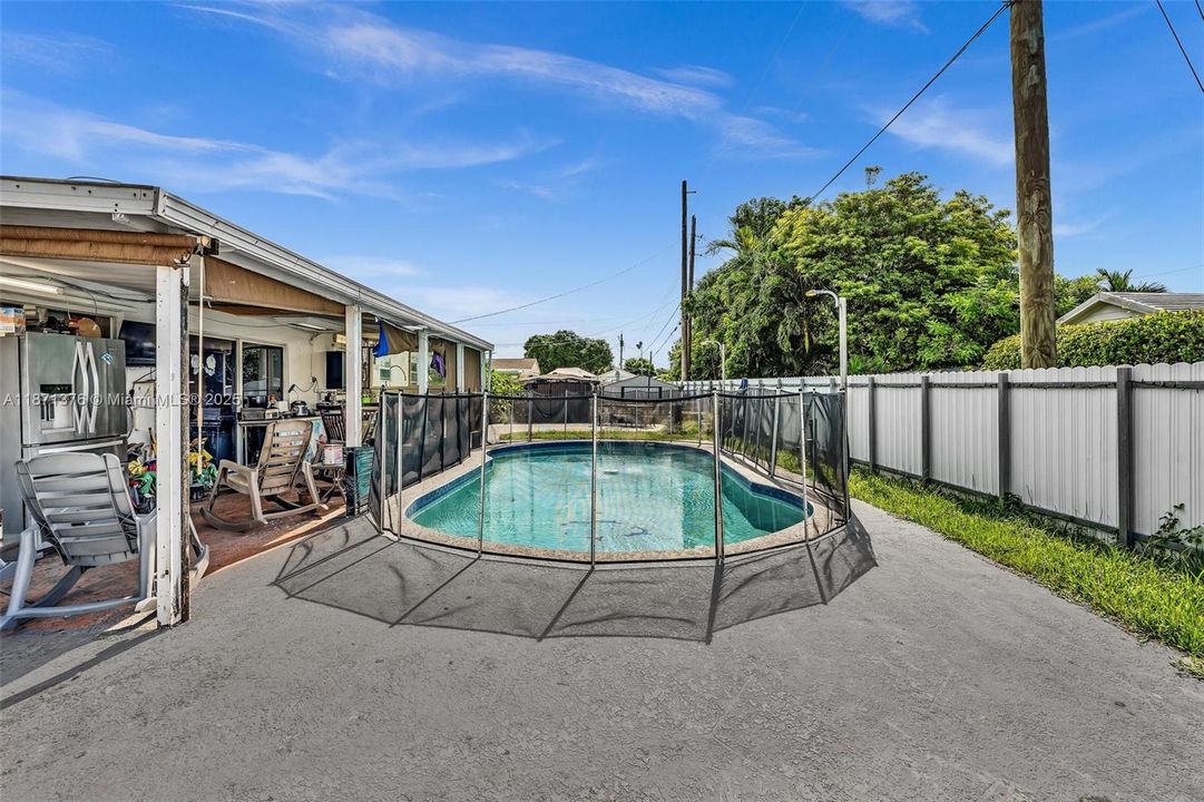 Под контрактом: $579,997 (3 спален, 2 ванн, 1124 Квадратных фут)