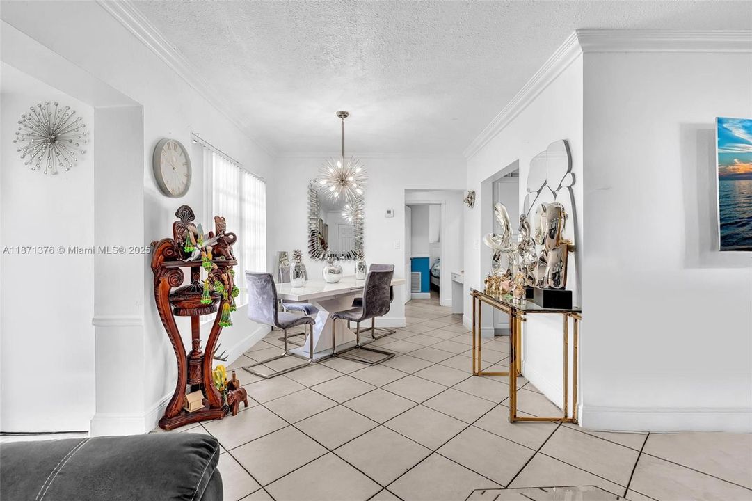 Под контрактом: $579,997 (3 спален, 2 ванн, 1124 Квадратных фут)