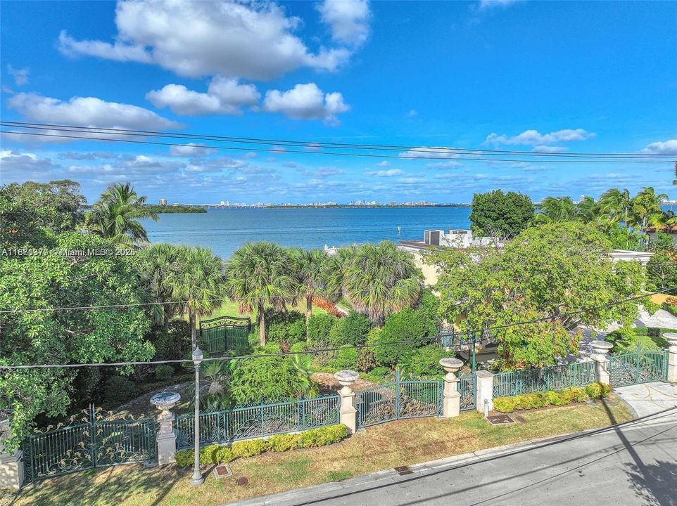 For Sale: $3,890,000 (5 beds, 6 baths, 0 Square Feet)