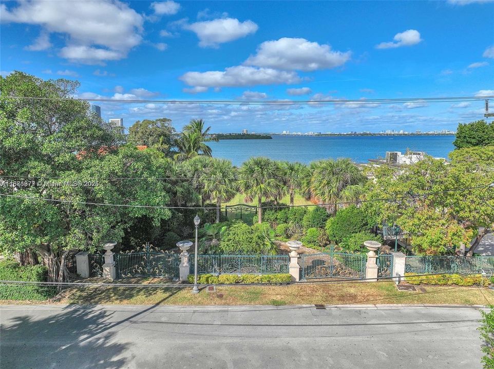 For Sale: $3,890,000 (5 beds, 6 baths, 0 Square Feet)