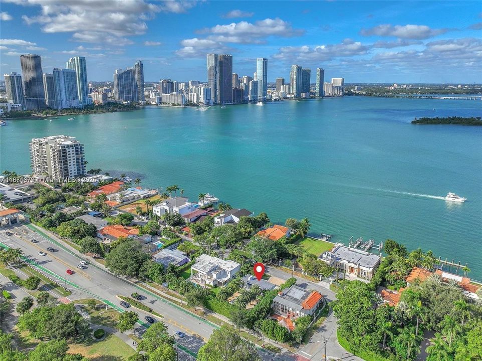 For Sale: $3,890,000 (5 beds, 6 baths, 0 Square Feet)