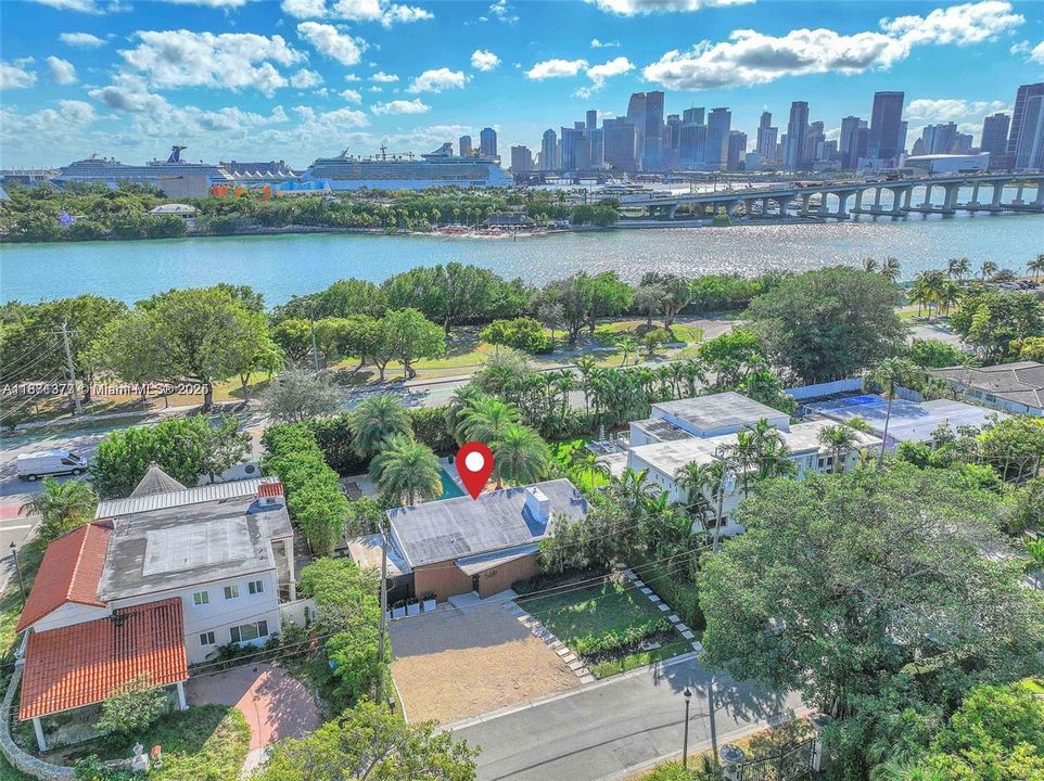 For Sale: $3,890,000 (5 beds, 6 baths, 0 Square Feet)