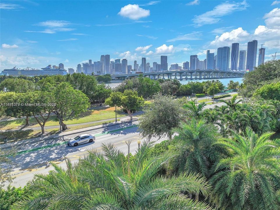 For Sale: $3,890,000 (5 beds, 6 baths, 0 Square Feet)