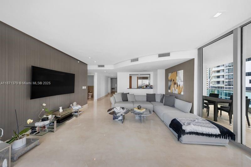 For Sale: $1,250,000 (2 beds, 2 baths, 1529 Square Feet)