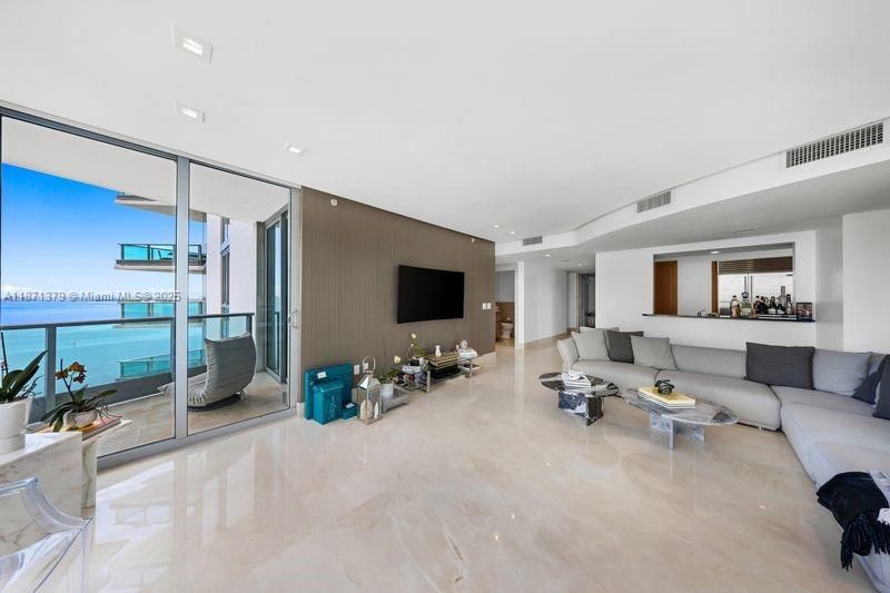 For Sale: $1,250,000 (2 beds, 2 baths, 1529 Square Feet)