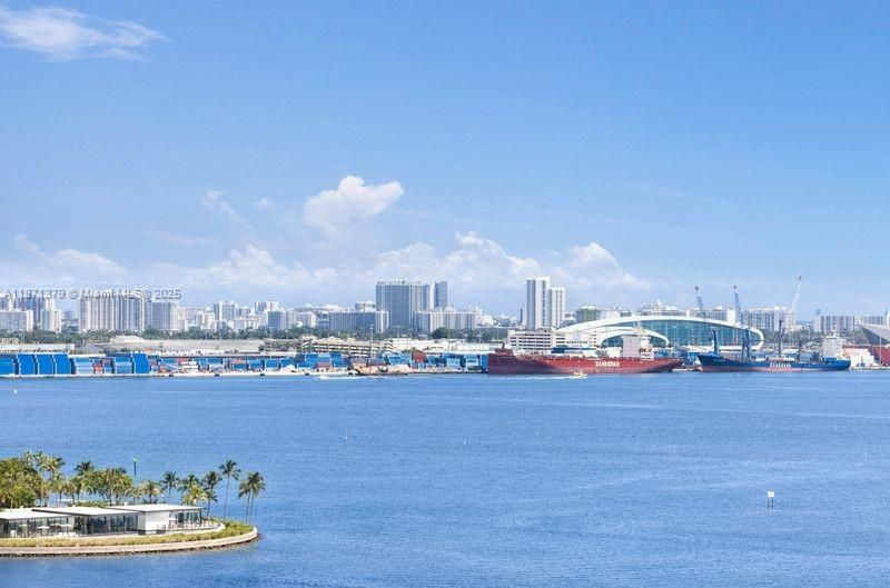 For Sale: $1,250,000 (2 beds, 2 baths, 1529 Square Feet)