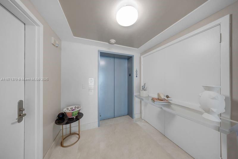 For Sale: $1,250,000 (2 beds, 2 baths, 1529 Square Feet)