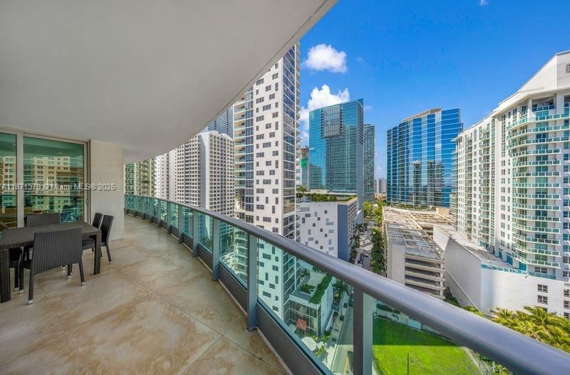 For Sale: $1,250,000 (2 beds, 2 baths, 1529 Square Feet)