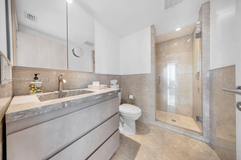 For Sale: $1,250,000 (2 beds, 2 baths, 1529 Square Feet)